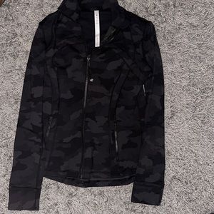 define lululemon camo jacket!!!